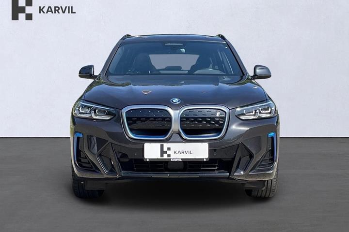 Grå BMW iX3 fra 2023