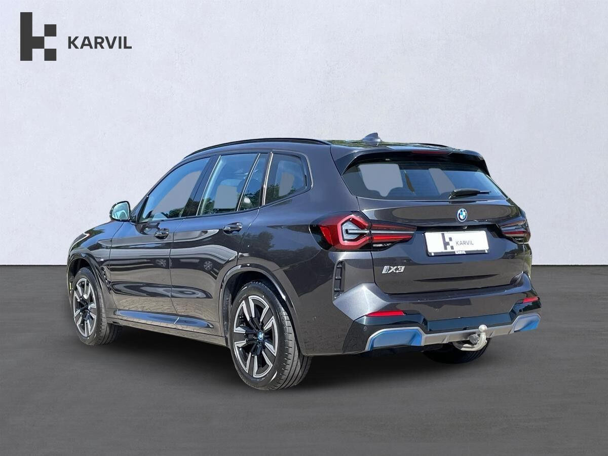 Grå BMW iX3 fra 2023