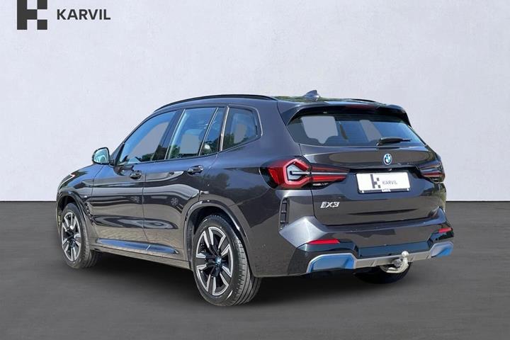 Grå BMW iX3 fra 2023