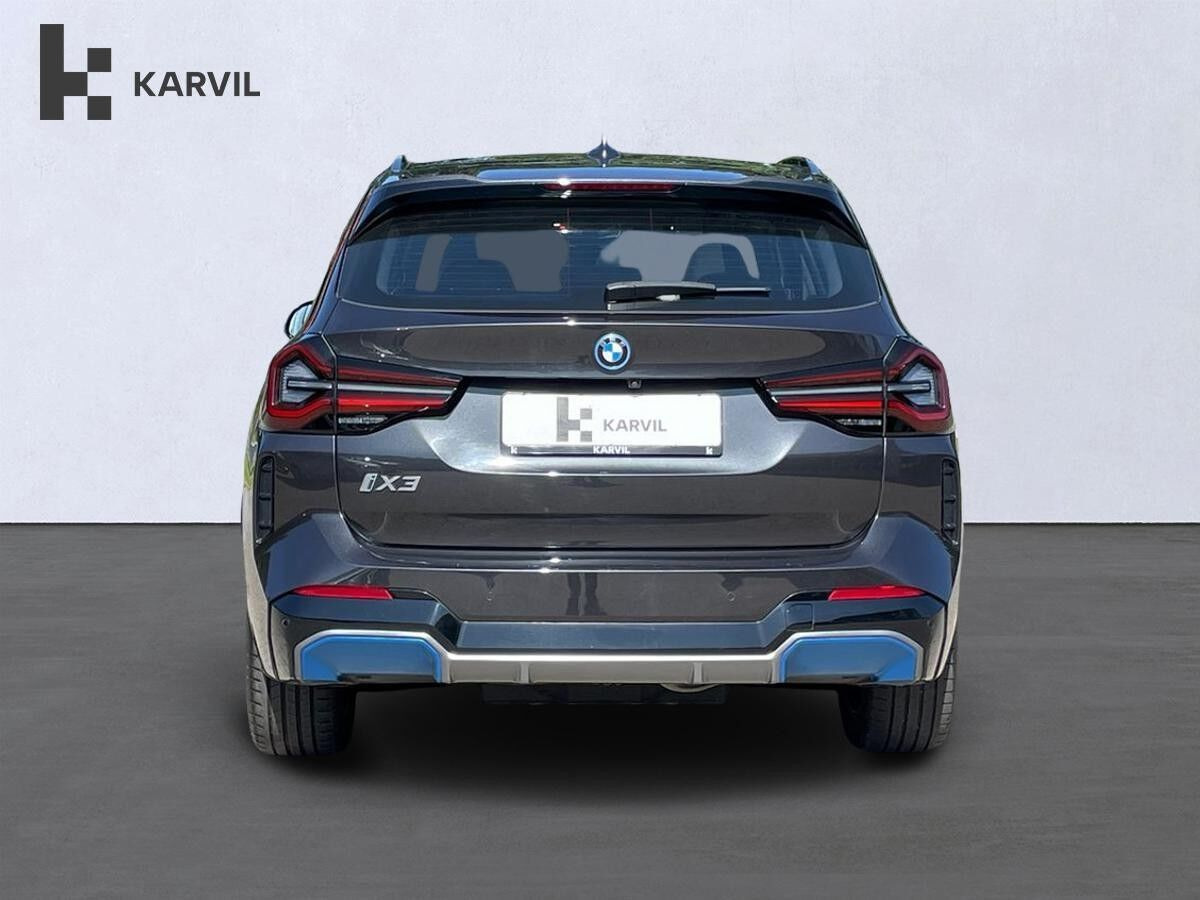 Grå BMW iX3 fra 2023