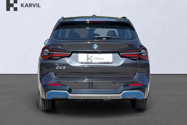 Grå BMW iX3 fra 2023