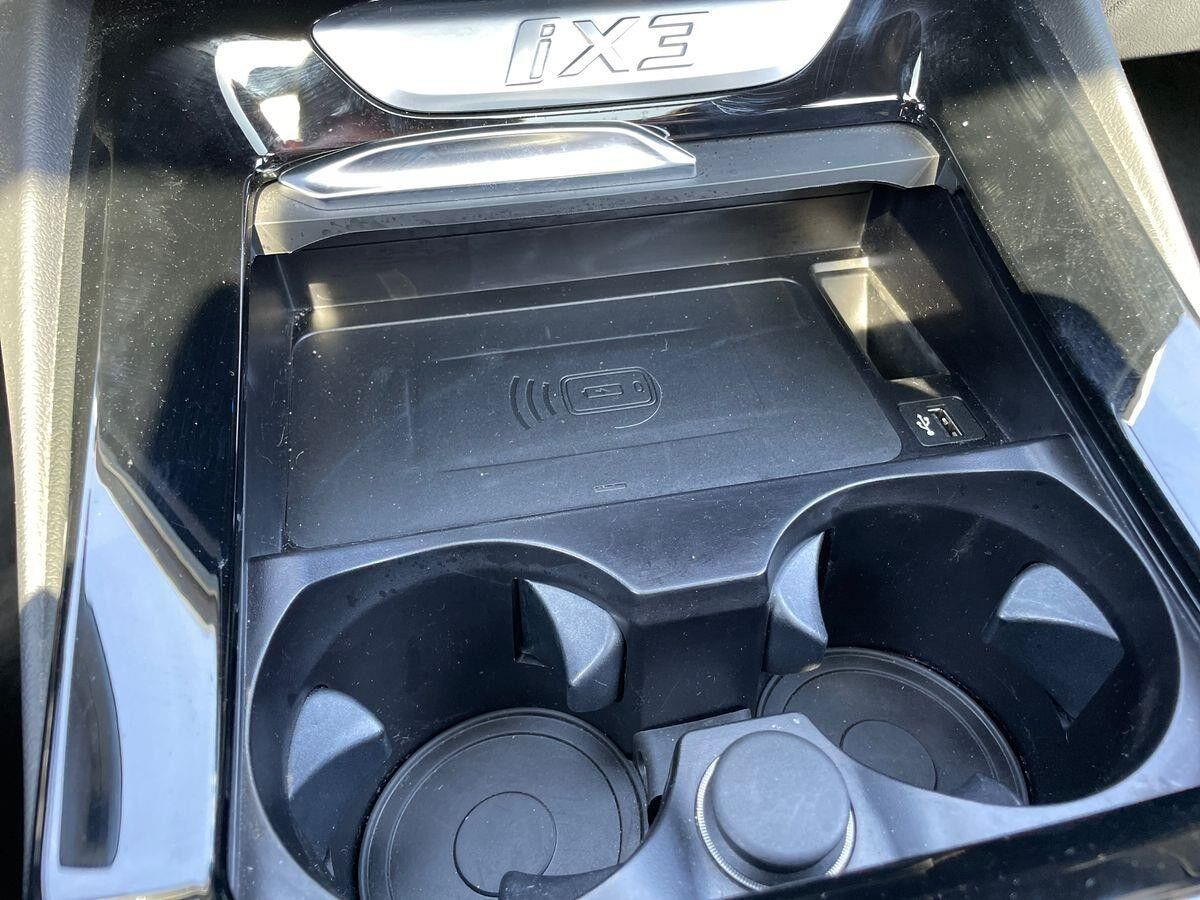 Grå BMW iX3 fra 2023