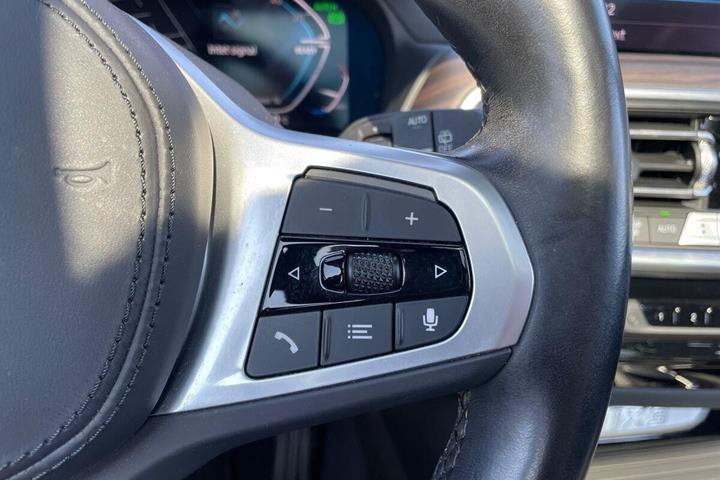 Grå BMW iX3 fra 2023