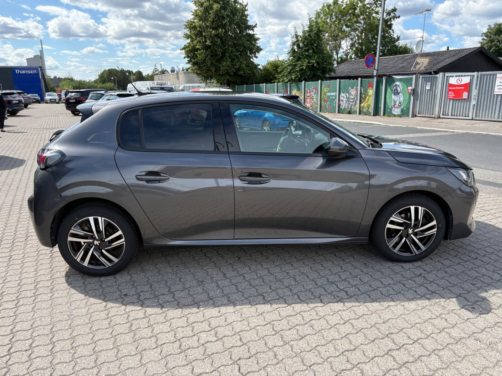 Rød Peugeot 208 fra 2021