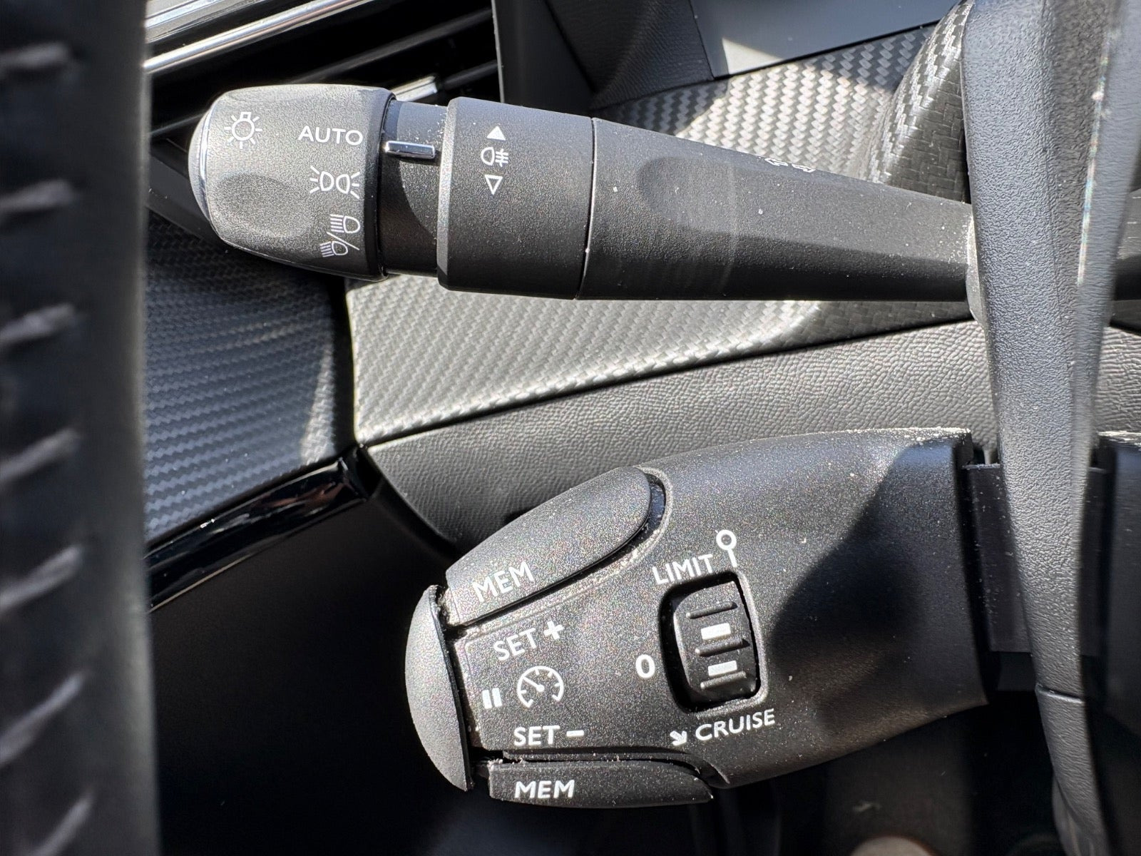 Rød Peugeot 208 fra 2021