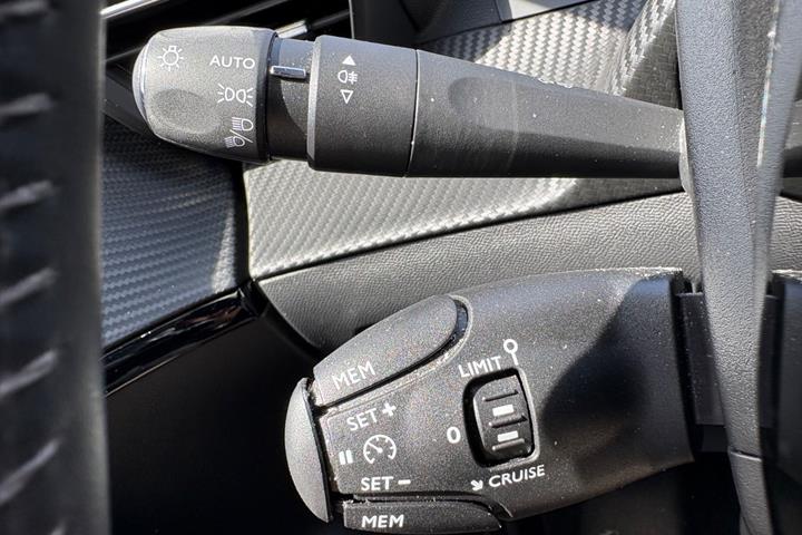 Rød Peugeot 208 fra 2021