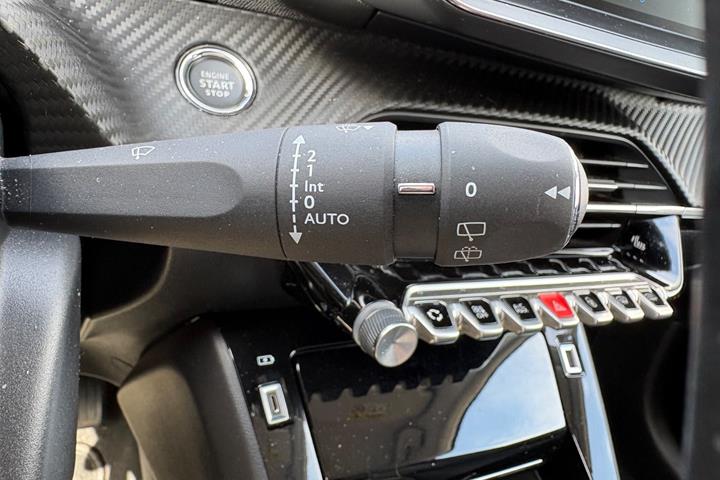Rød Peugeot 208 fra 2021