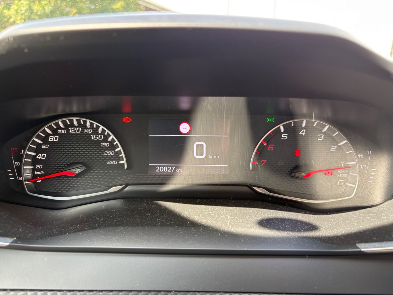 Rød Peugeot 208 fra 2021