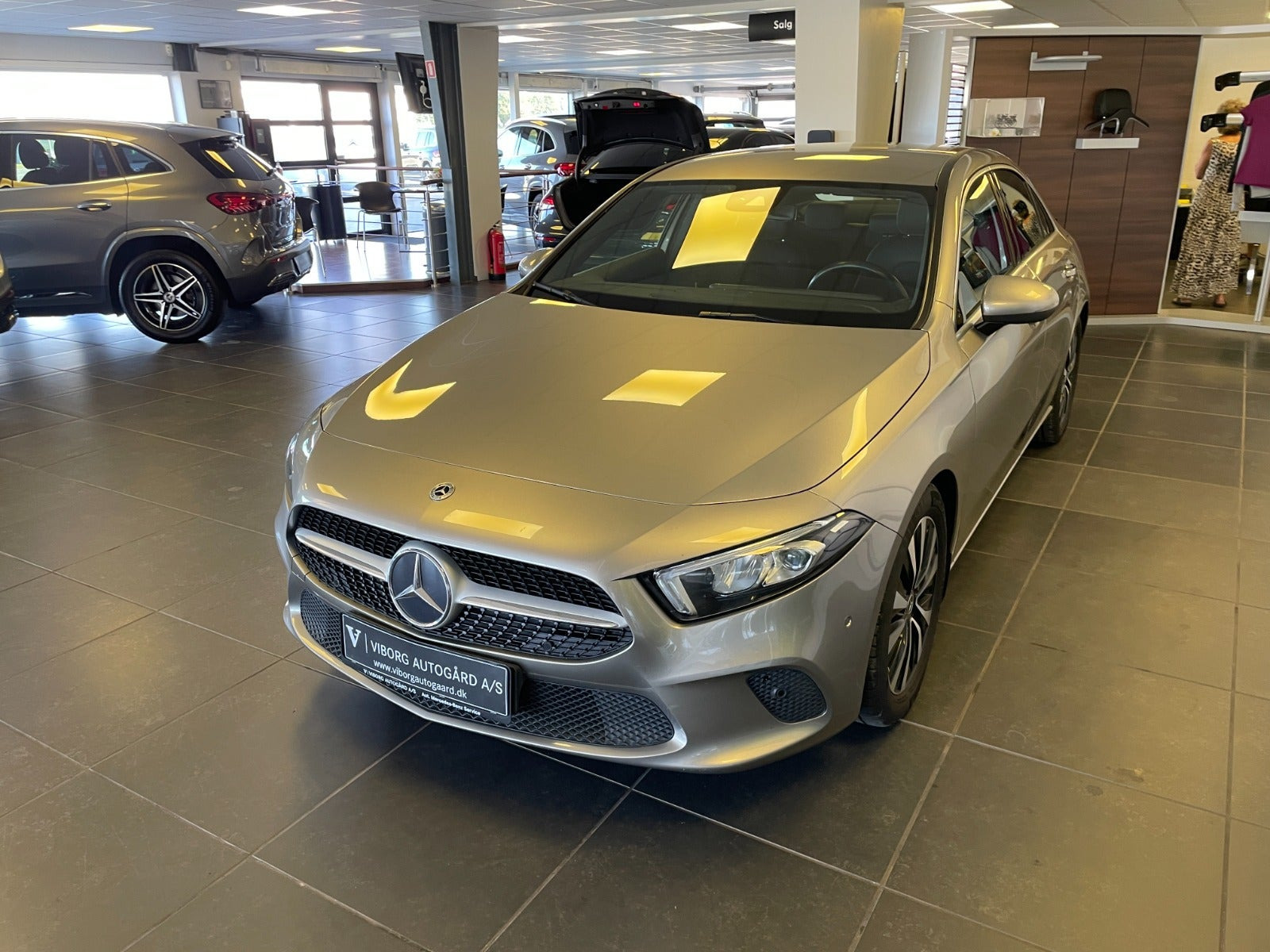Gul Mercedes A200 d fra 2021