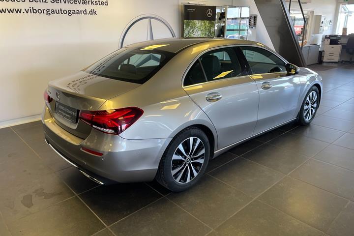 Gul Mercedes A200 d fra 2021