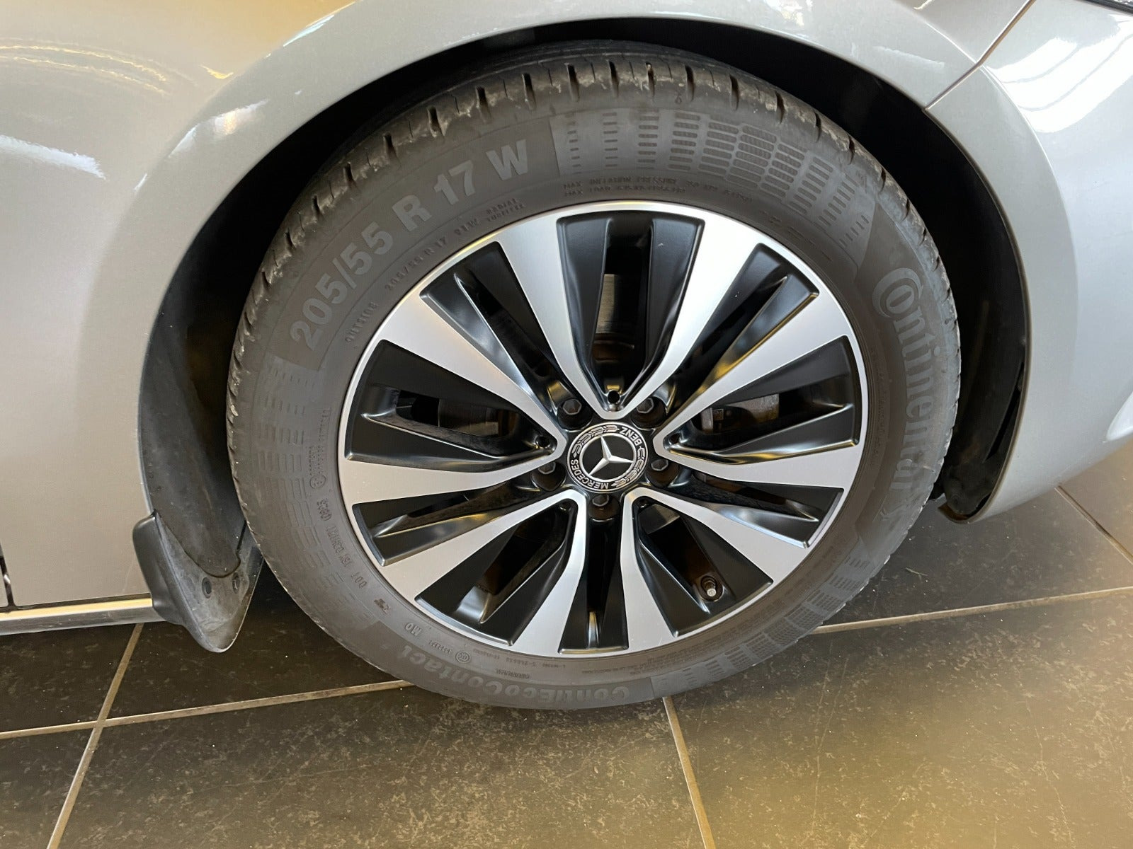 Gul Mercedes A200 d fra 2021