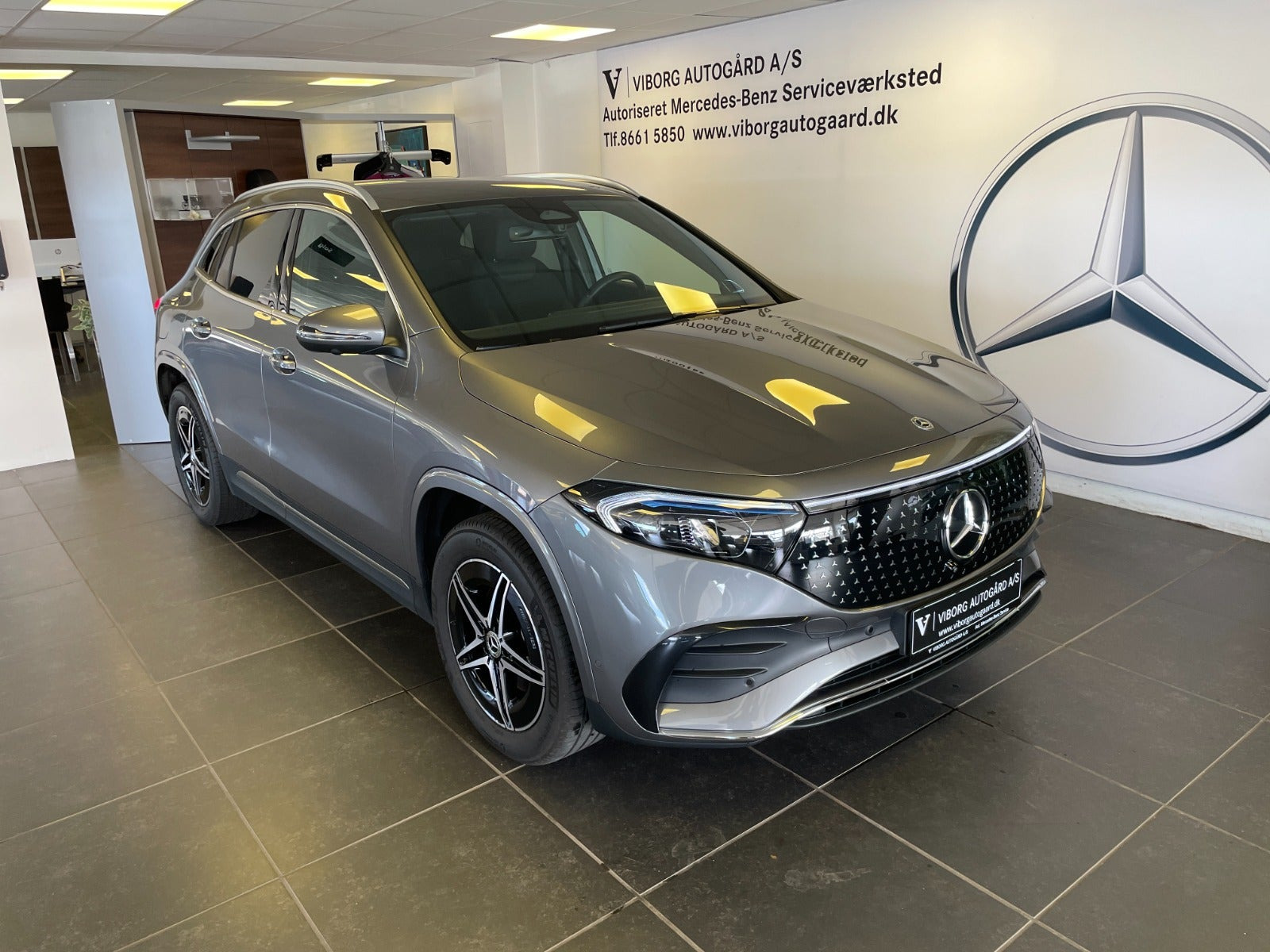 Grå Mercedes EQA250+ fra 2025