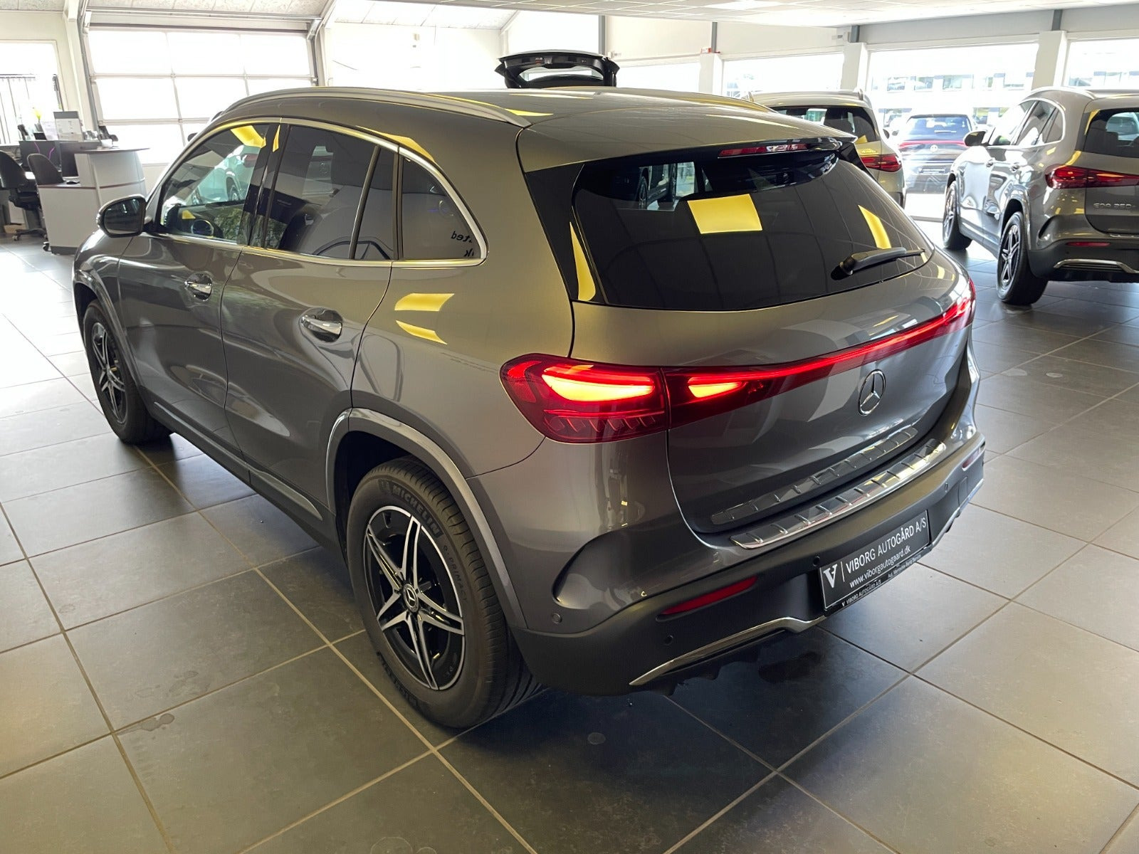 Grå Mercedes EQA250+ fra 2025