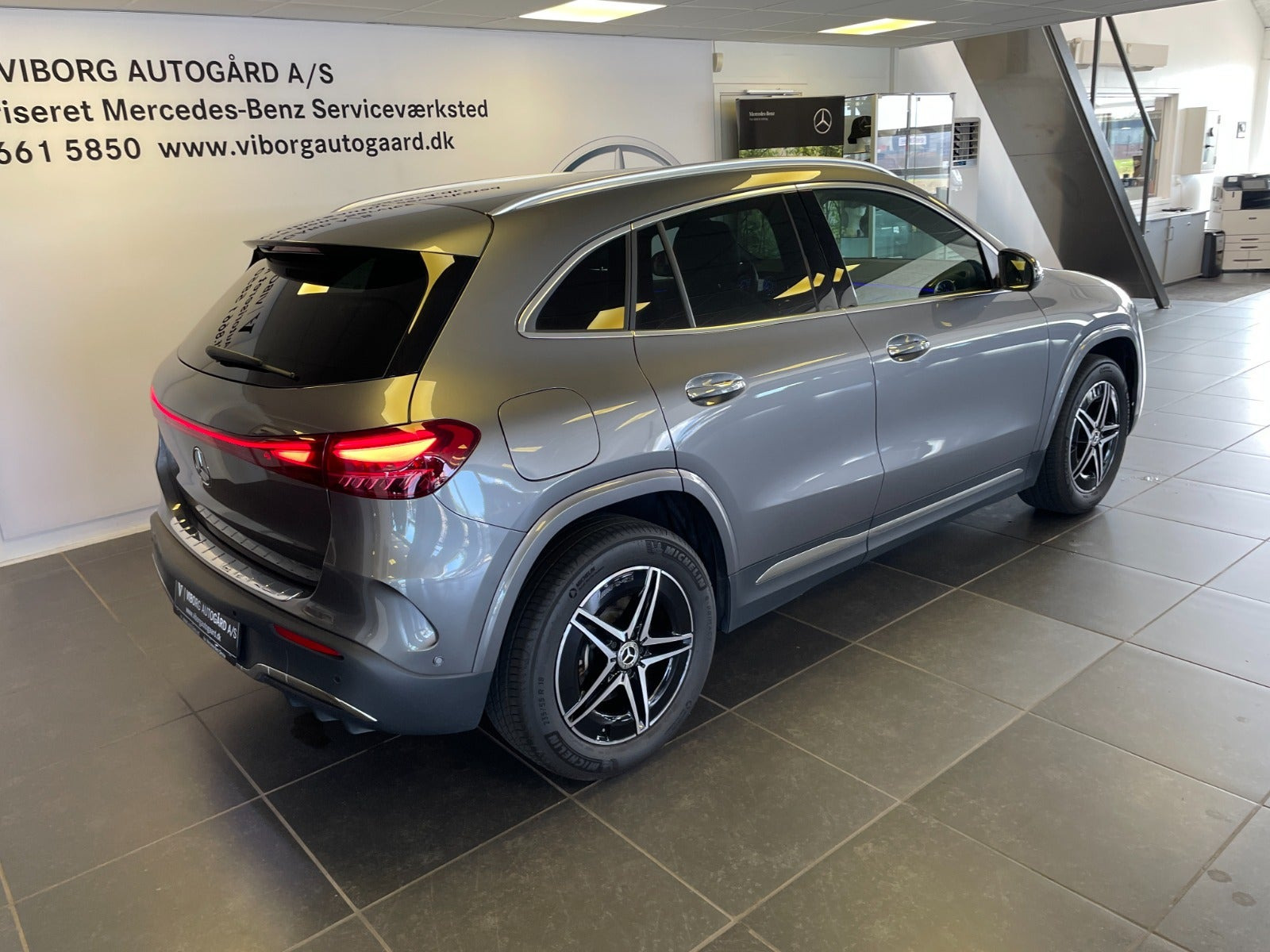 Grå Mercedes EQA250+ fra 2025