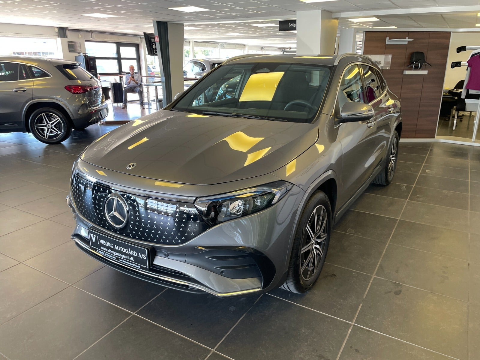 Grå Mercedes EQA250+ fra 2025