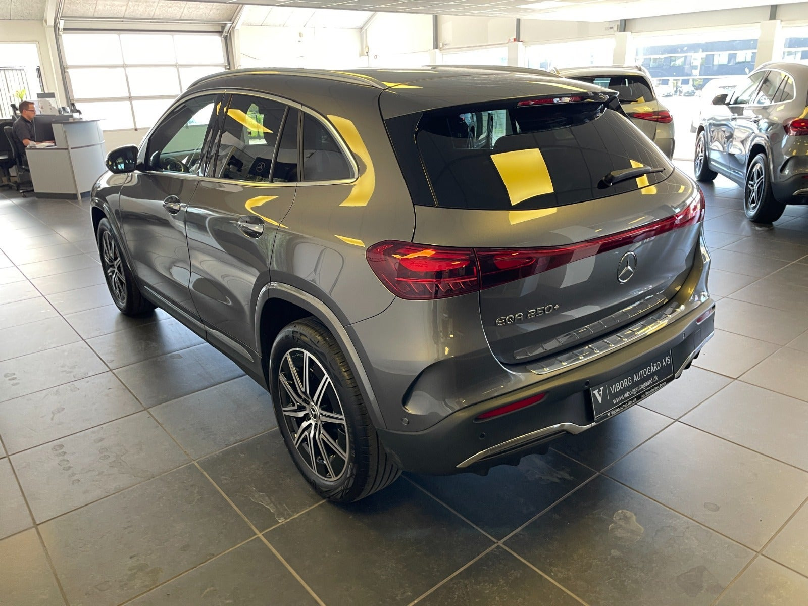 Grå Mercedes EQA250+ fra 2025