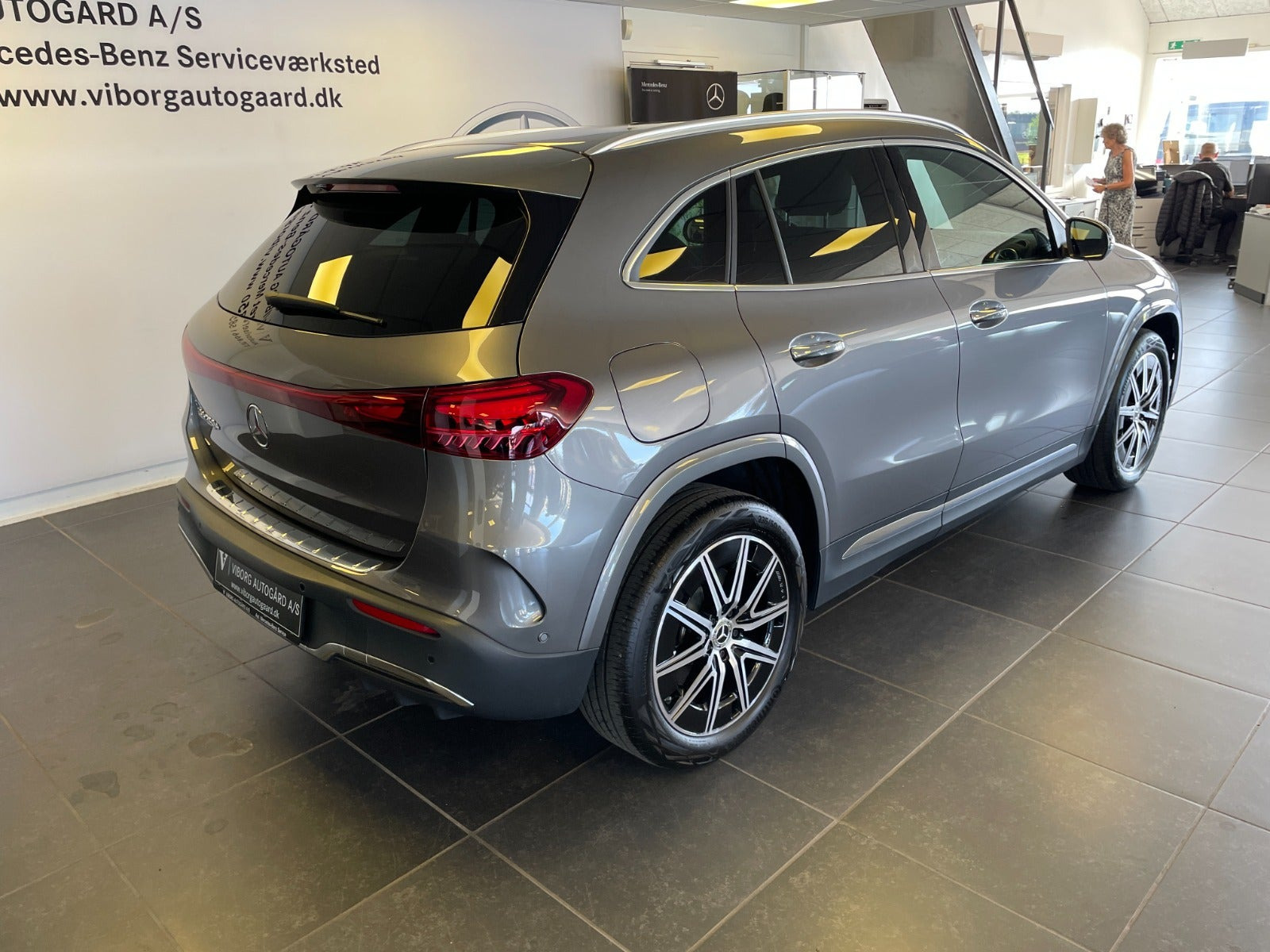 Grå Mercedes EQA250+ fra 2025