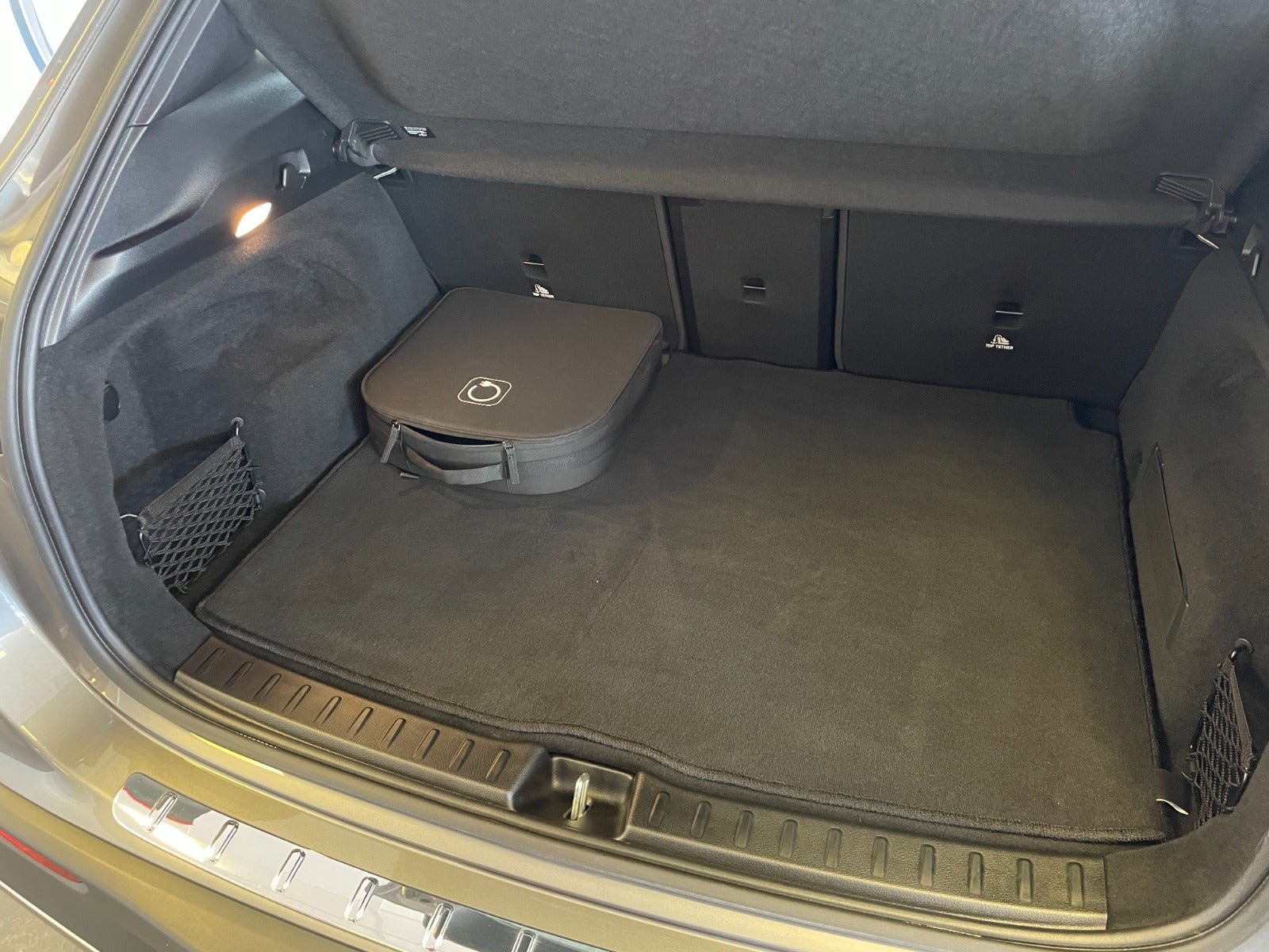 Grå Mercedes EQA250+ fra 2025