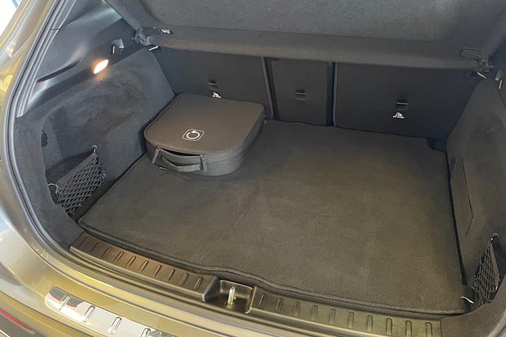 Grå Mercedes EQA250+ fra 2025