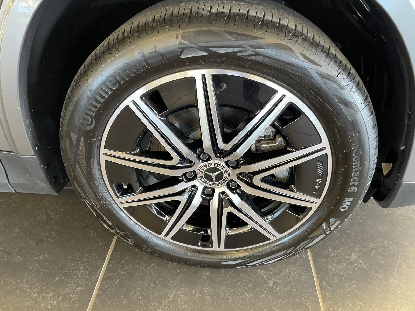 Grå Mercedes EQA250+ fra 2025