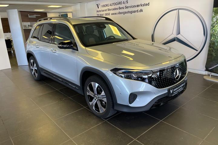 Sølv Mercedes EQB250+ fra 2026
