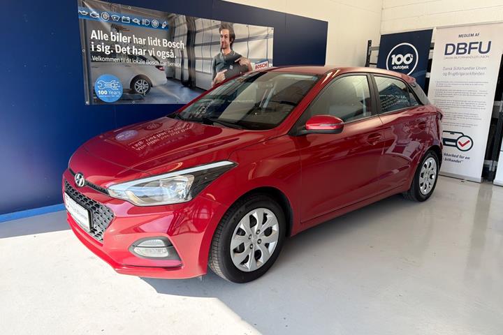 Rød Hyundai i20 fra 2019