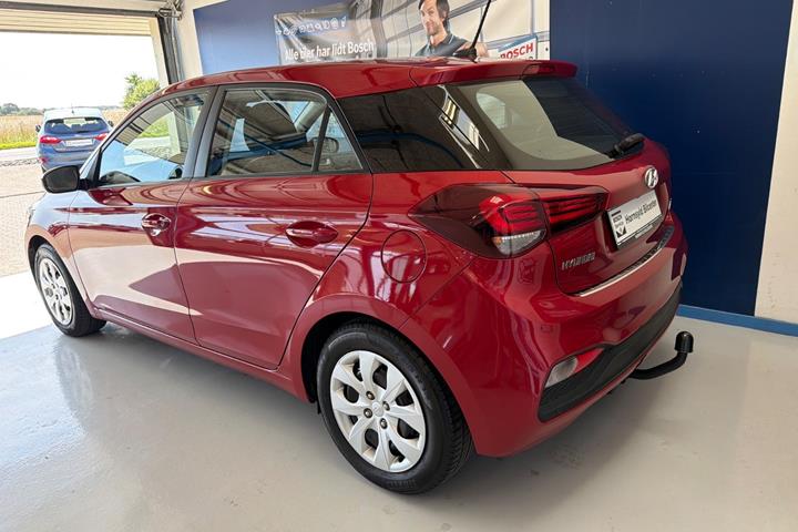Rød Hyundai i20 fra 2019