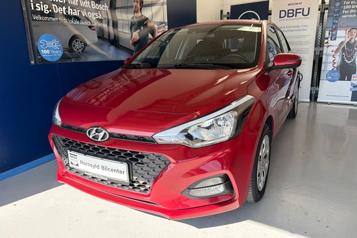 Rød Hyundai i20 fra 2019