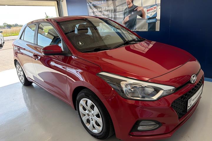Rød Hyundai i20 fra 2019