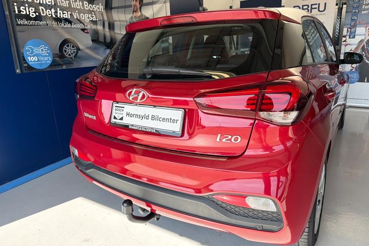 Rød Hyundai i20 fra 2019