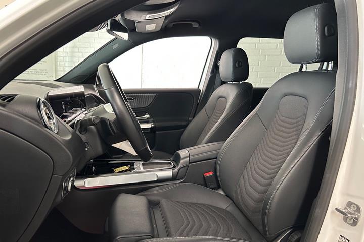 Hvid Mercedes EQB250+ fra 2024