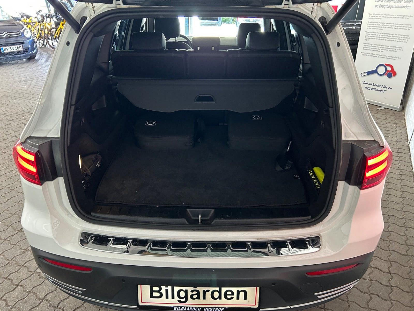 Hvid Mercedes EQB250+ fra 2024