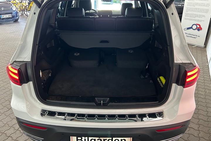 Hvid Mercedes EQB250+ fra 2024