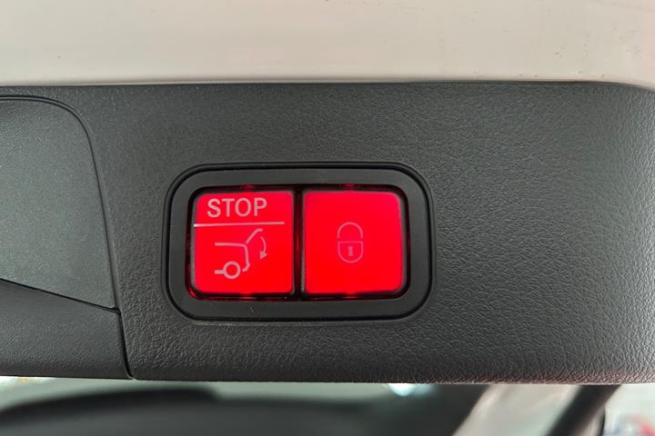 Hvid Mercedes EQB250+ fra 2024