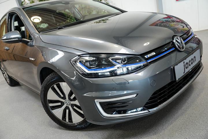 Grå VW e-Golf VII fra 2020