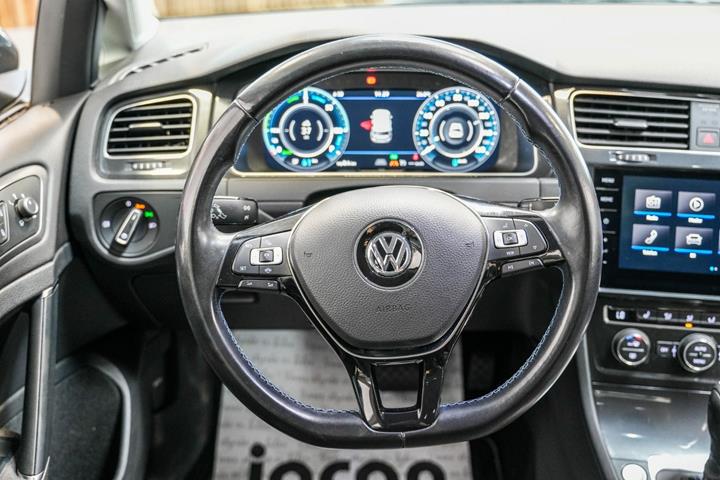 Grå VW e-Golf VII fra 2020
