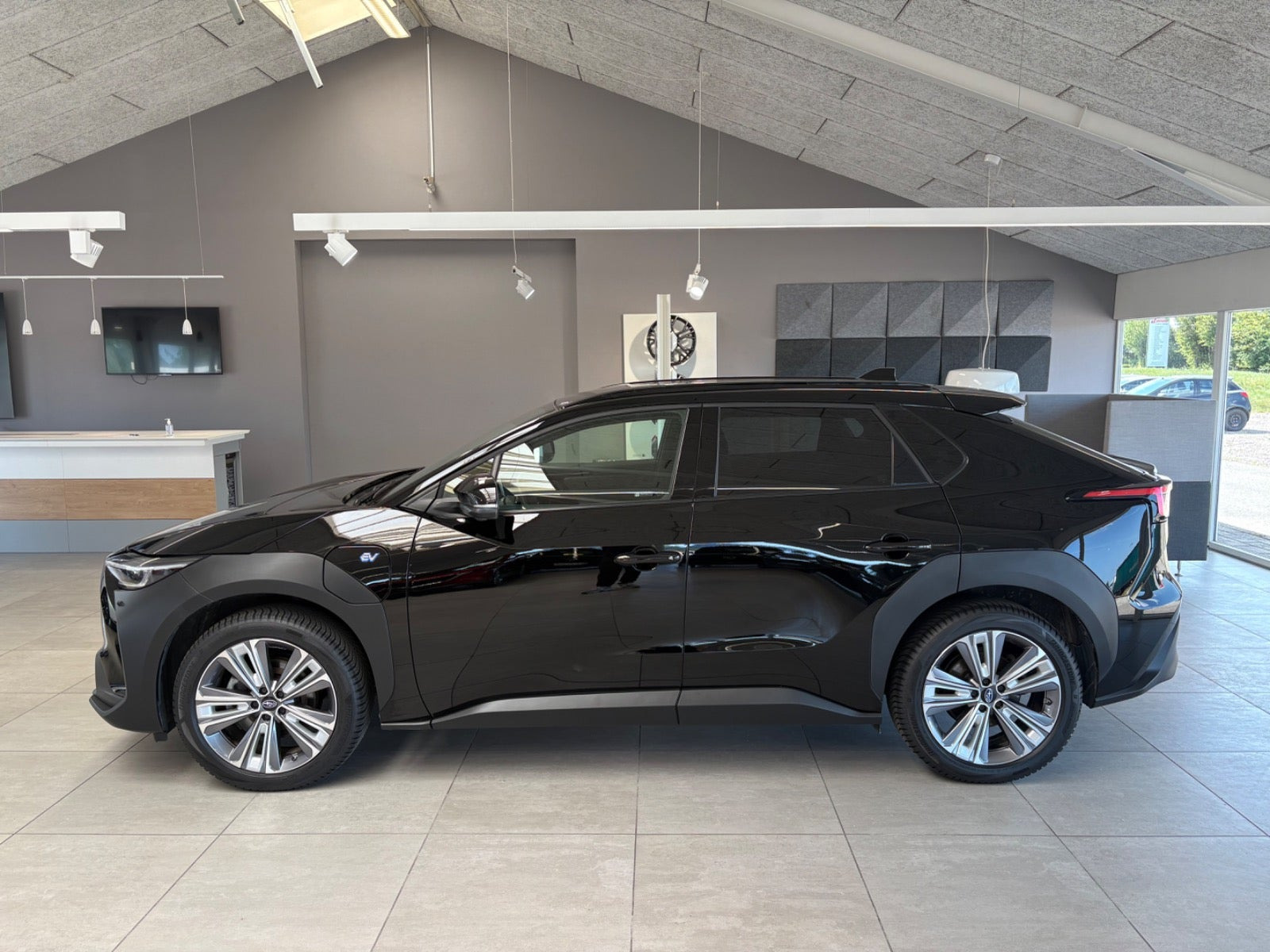 Sort Subaru Solterra fra 2024