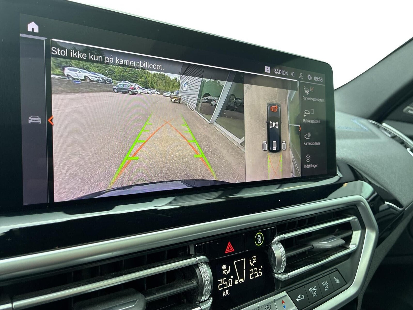 Sort BMW iX3 fra 2024