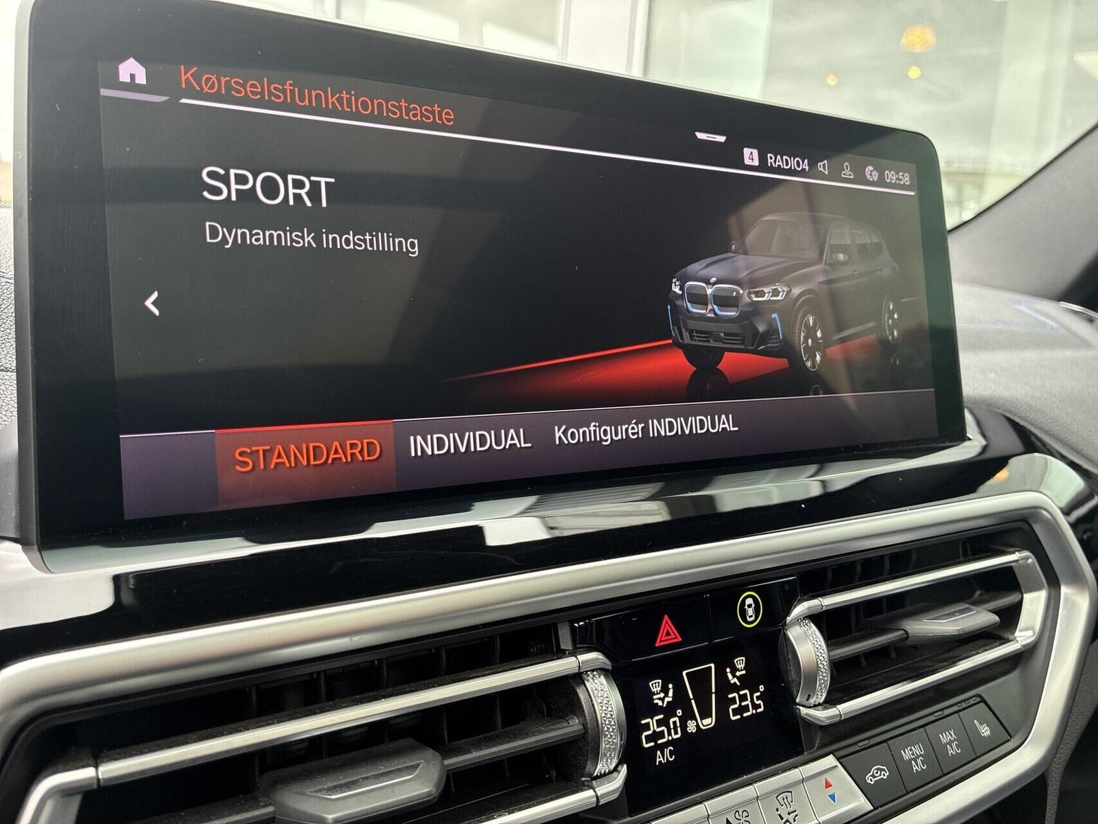 Sort BMW iX3 fra 2024