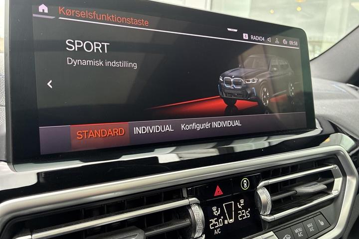 Sort BMW iX3 fra 2024