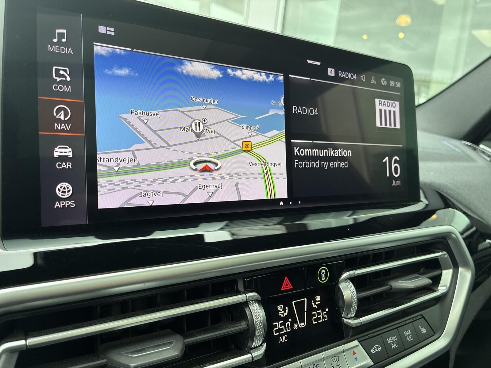 Sort BMW iX3 fra 2024