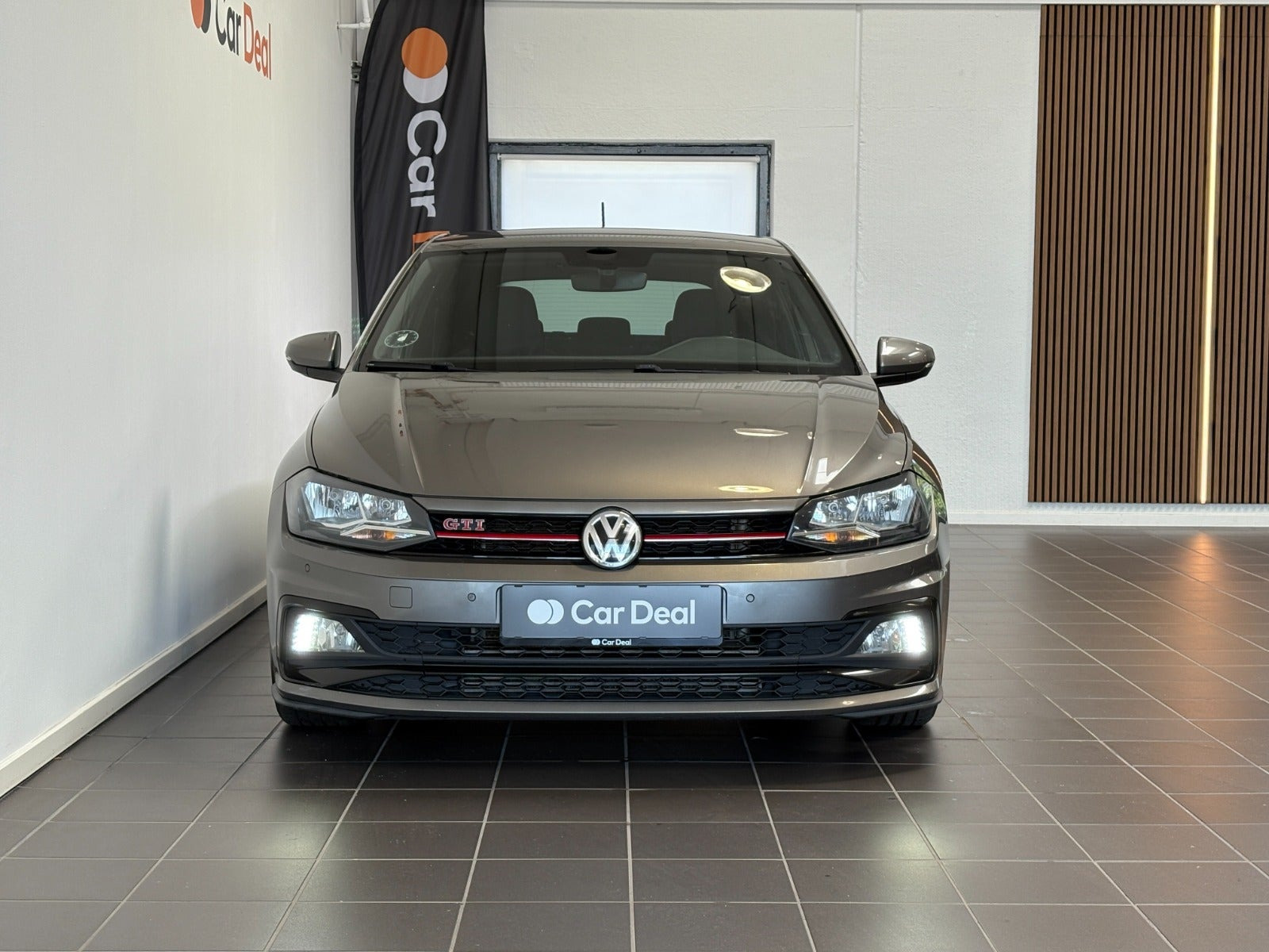 Grå VW Polo fra 2020