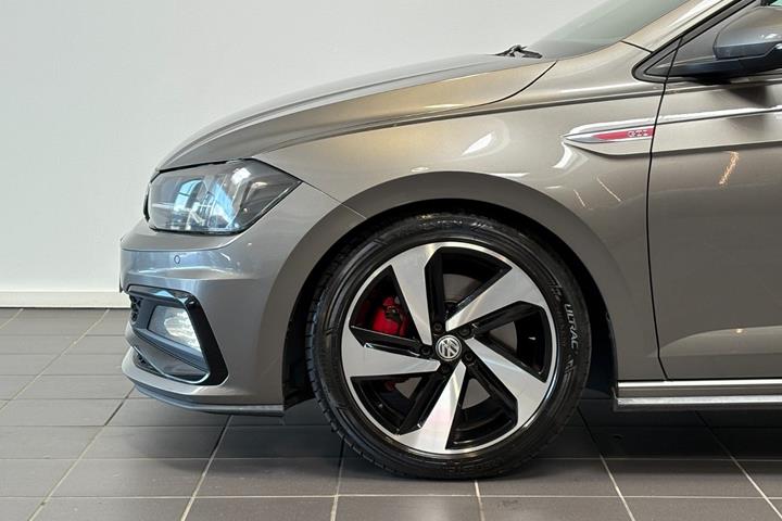 Grå VW Polo fra 2020