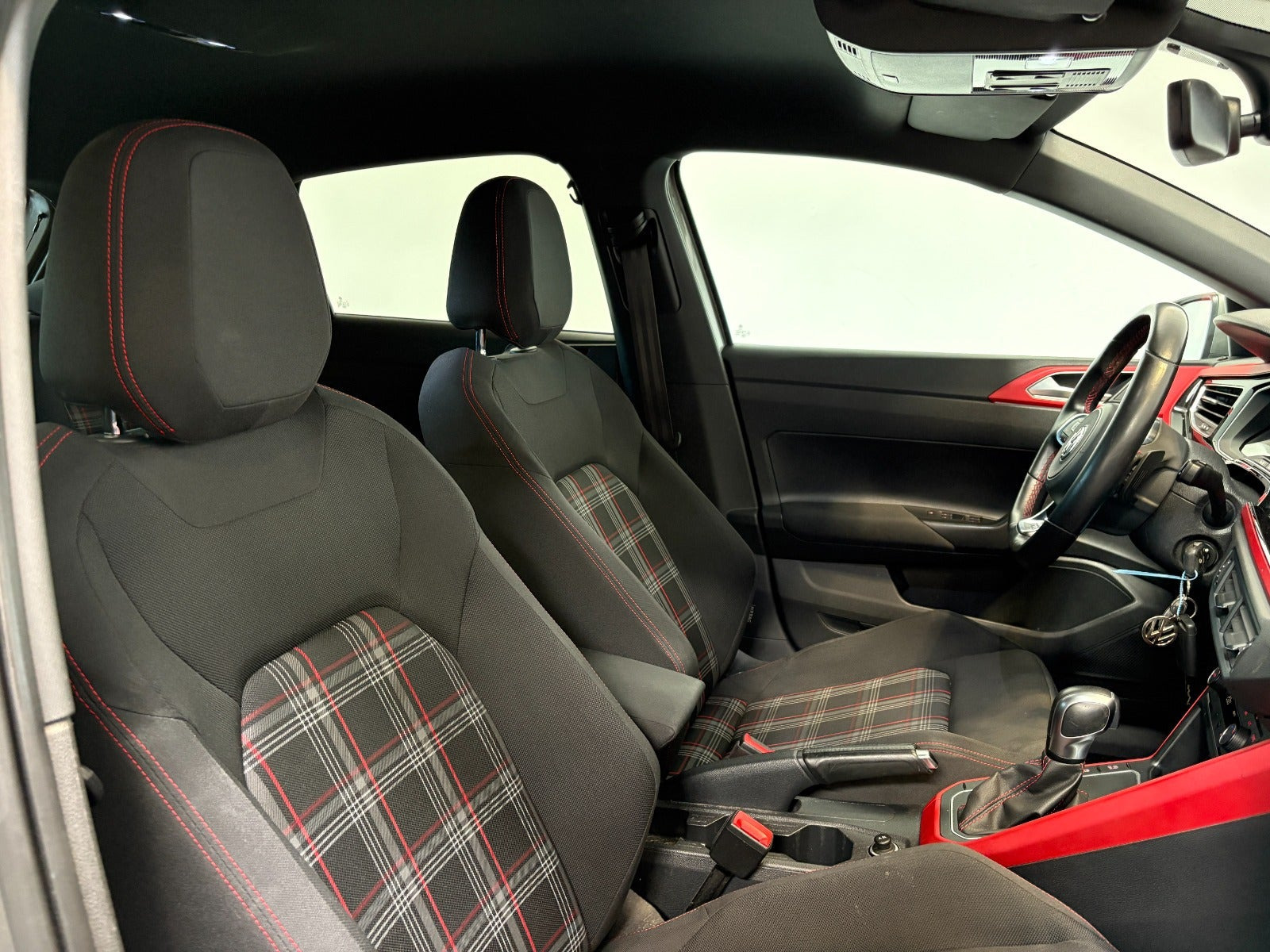 Grå VW Polo fra 2020