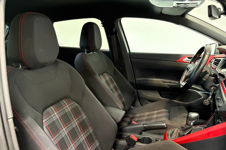 Grå VW Polo fra 2020