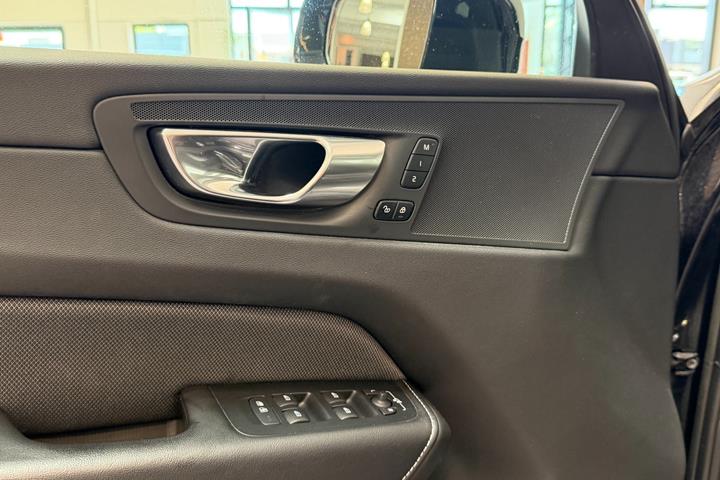 Sort Volvo XC60 fra 2023
