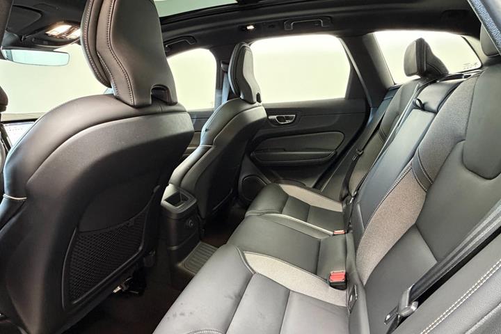 Sort Volvo XC60 fra 2023