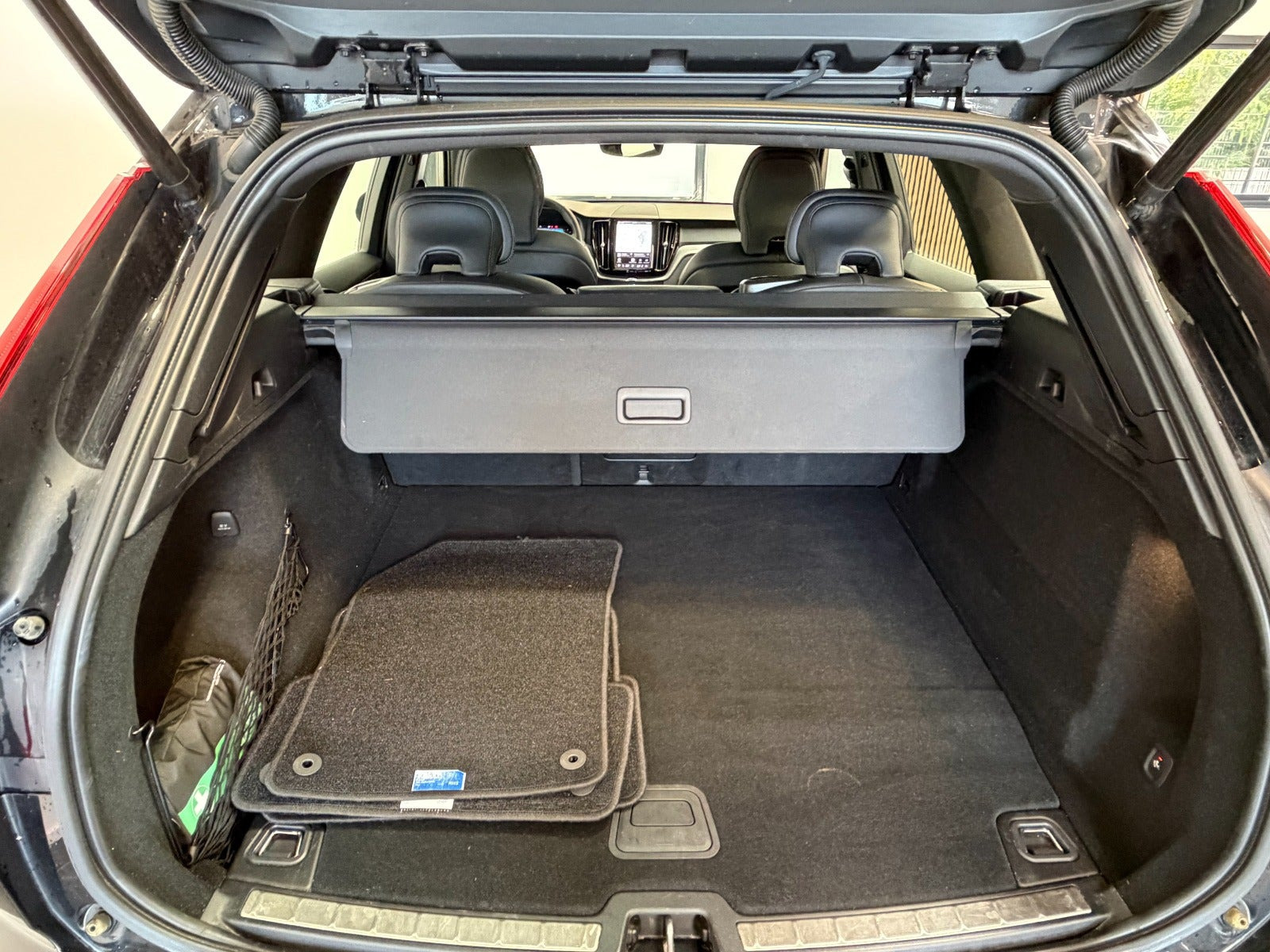 Sort Volvo XC60 fra 2023
