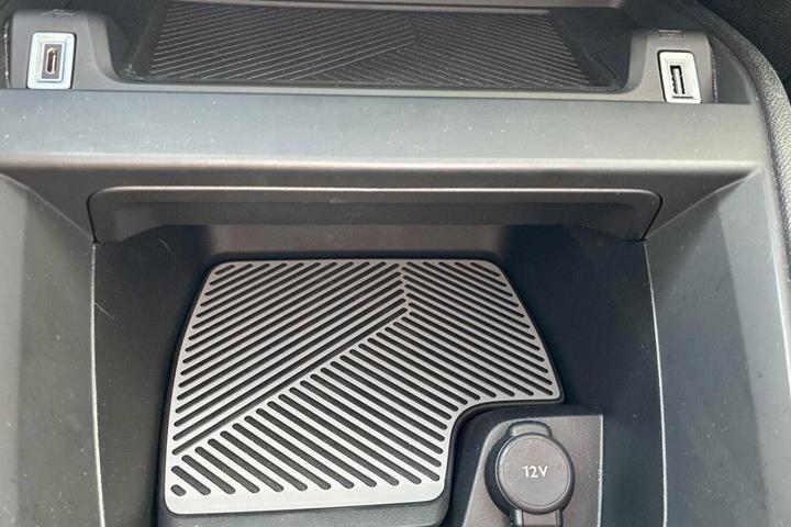 Blå Citroën ë-C4 X fra 2025