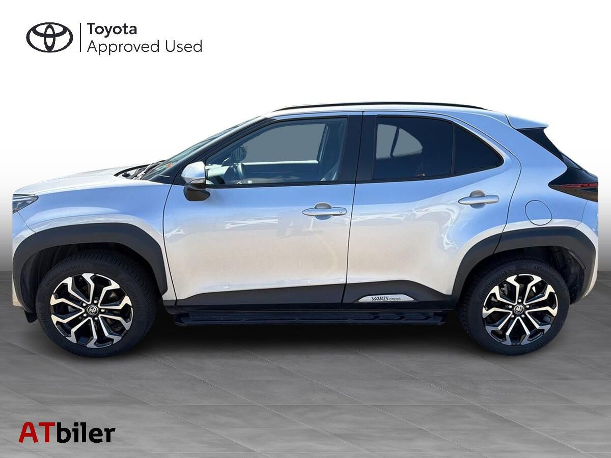Sølv Toyota Yaris Cross fra 2023